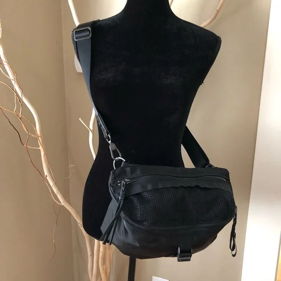 Lululemon Athletica Black Crossbody Bag - Picture 5 of 8